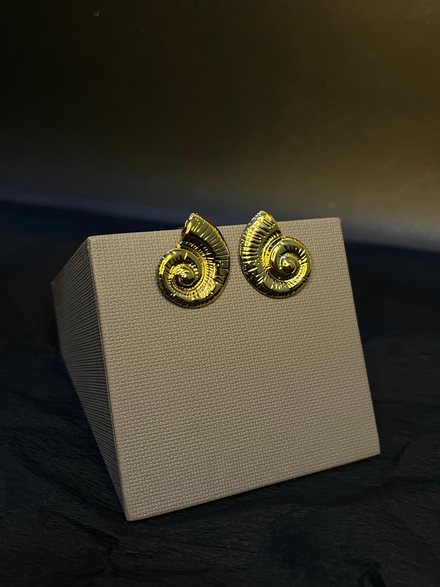 Snail Trail Earrings - Gold